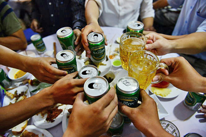 Người việt uống bia đã trở thành một nét văn hoá theo cách người ta thường hay đùa giỡn với nhau.