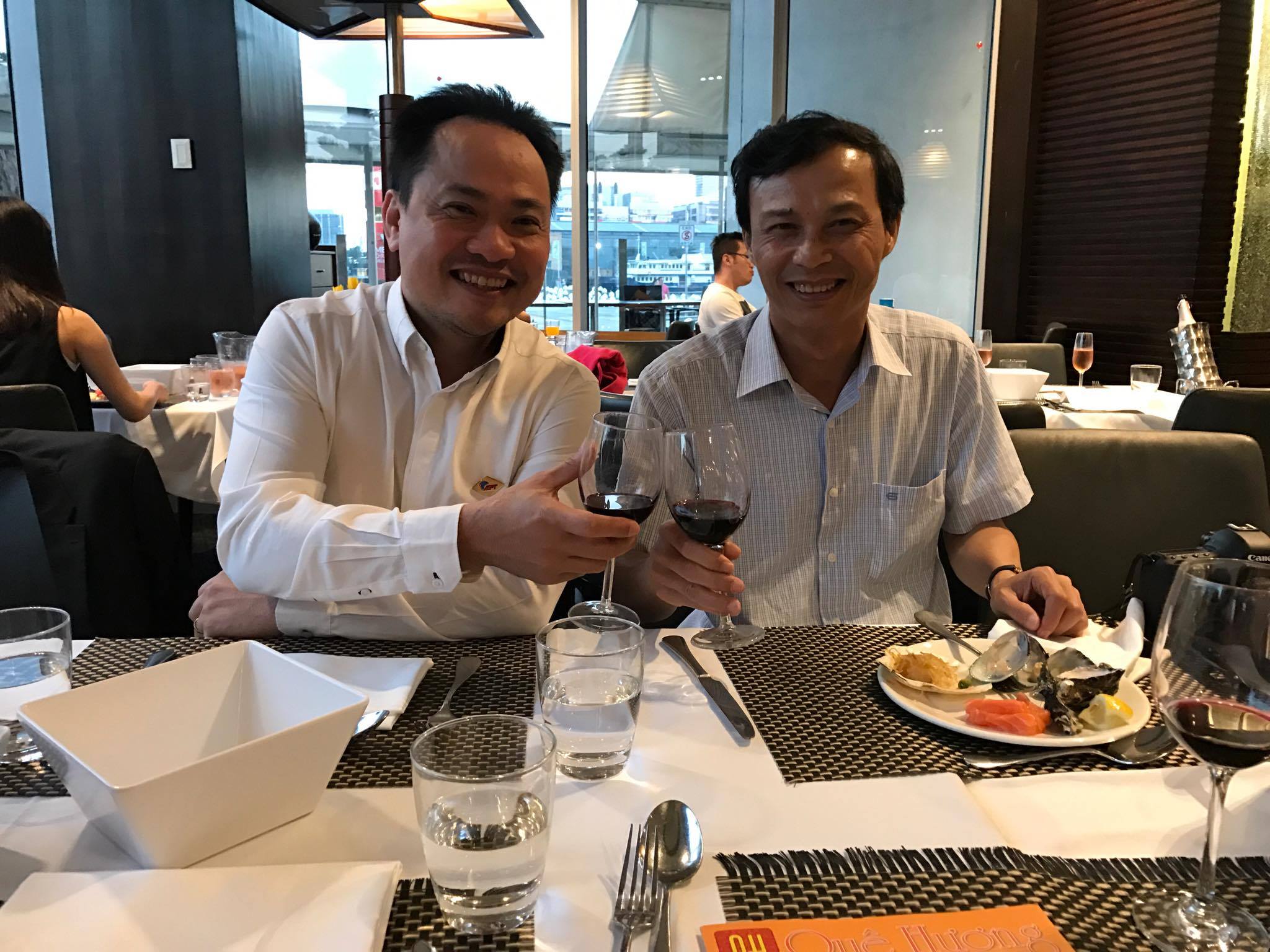 Ông Trương Tiến Dũng - Tổng giám đốc công ty thuỷ hải sản tại Việt nam và ngài đại sứ