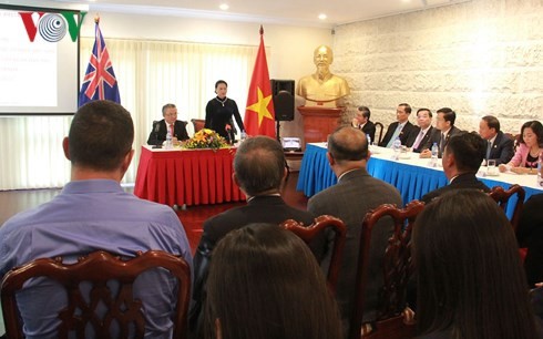 Tại cuộc gặp gỡ với chủ tịch Quốc hội Nguyễn Thị Kim Ngân, ông Trần Bá Phúc, chủ tịch VBAA: “Đề nghị rút gắn thời gian xác minh lý lịch để cấp lại quốc tịch cho kiều bào”
