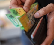 Úc: Việc thanh toán lương bằng tiền mặt sẽ không được khấu trừ thuế