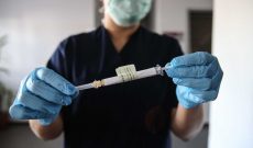 Úc ký hợp đồng phân phối hàng chục triệu liều vắc-xin COVID-19 trên khắp đất nước