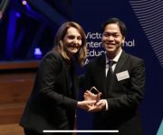 Ba gương mặt xuất sắc đại diện cho sinh viên Việt Nam tại Giải thưởng Giáo Dục Quốc Tế năm 2018 bang Victoria, Úc