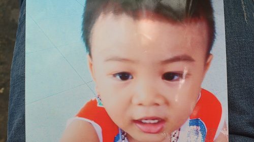 Việt Nam: Vợ bế con trai bỏ đi, chồng lặn lội tìm kiếm gần 2 tháng?