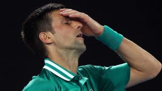 Djokovic bị cấm nhập cảnh Australia ba năm