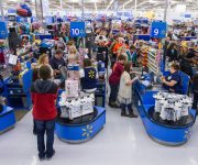 Walmart giảm giá hơn 10.000 mặt hàng bán trực tuyến