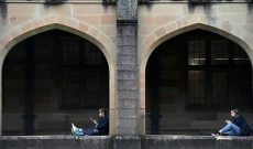 Sinh viên quốc tế cân nhắc kế hoạch học tập tại Úc nếu lệnh cấm nhập cảnh không sớm được dỡ bỏ