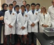 Học sinh Australia sản xuất thuốc cho người nhiễm HIV