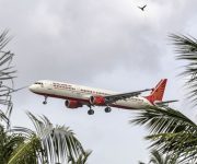 Trước sức ép của các hãng giá rẻ, hãng hàng không quốc gia Ấn Độ vừa phải rao bán mình với khoản nợ 8 tỷ USD