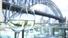 Trung Quốc dỡ bỏ thuế quan với rượu vang Australia