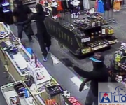 Melbourne: Trộm cầm búa tạ và súng lao vào cướp tiệm đá quý giữa ban ngày