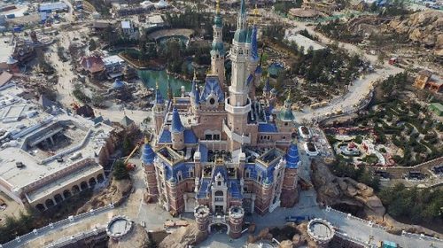 Không có chuột Mickey, Disney kiếm tiền ở Trung Quốc như thế nào?