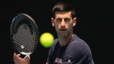 Australia hoãn quyết định vì Djokovic nộp thêm bằng chứng