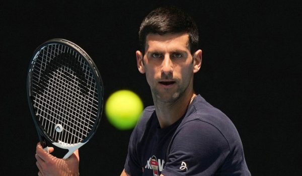 Australia hoãn quyết định vì Djokovic nộp thêm bằng chứng