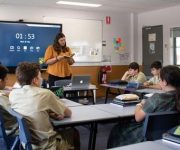 Australia cắt giảm tài trợ cho giáo dục công