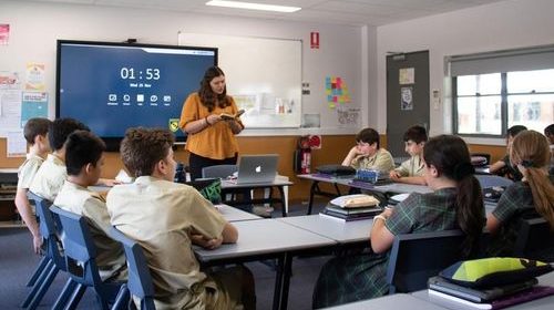Australia cắt giảm tài trợ cho giáo dục công