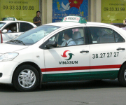 Vinasun đang chịu áp lực quá lớn từ Uber, Grab: Phải cắt giảm 300 xe taxi, tự đặt mục tiêu lợi nhuận giảm tới 35%