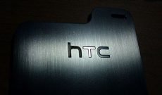 Không thể chống đỡ nổi với Samsung và Apple, HTC sắp bán mình cho Google?