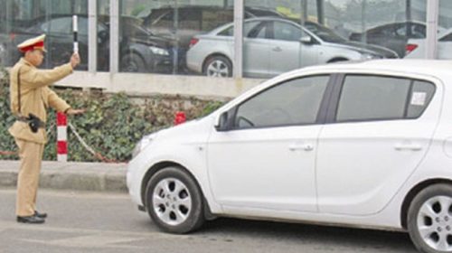 Tin vui cho người vay thế chấp bằng ô tô: NHNN đề nghị Bộ Công an tạm cho phép dùng bản sao giấy tờ gốc khi đi trên đường