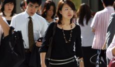 Phụ nữ Nhật Bản ngày càng cho chồng ít tiền tiêu vặt