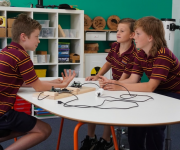 Australia: Trường học ráo riết áp dụng biện pháp phòng dịch để đón học sinh