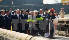 Nhật hoàng Akihito và Hoàng hậu Michiko đến thăm Cố đô Huế