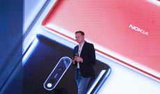 Vừa trở lại Việt Nam, Nokia đã nhăm nhe đấu Samsung, Apple khi tung smartphone cao cấp giá 12,99 triệu đồng