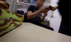 Khám phá chuyện nhân viên của 7-Eleven bị buộc trả lại một phần tiền lương
