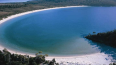 Khám phá Wineglass Bay – Bãi biển mặt trăng nổi tiếng của châu Úc