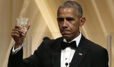 Tổng thống Obama ngậm ngùi trong quốc yến cuối cùng tại Nhà Trắng