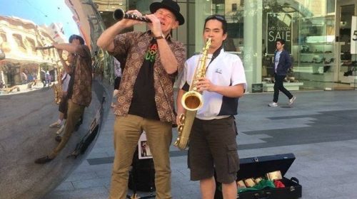 Màn biểu diễn nhạc cách mạng giữa đường phố Australia