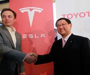 Toyota bán hết cổ phần tại Tesla