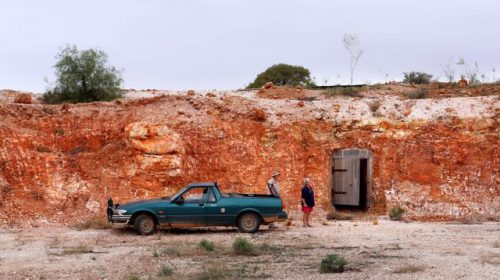 Sợ nóng, người dân rủ nhau xây nhà dưới lòng đất ở Australia