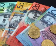 Đô la Úc giảm xuống dưới mức 75 cent Mỹ khi giá quặng sắt sụt giảm