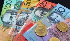 Đô la Úc giảm xuống dưới mức 75 cent Mỹ khi giá quặng sắt sụt giảm