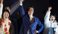 Chiến thắng vang dội, Thủ tướng Abe đi vào lịch sử chính trường Nhật Bản