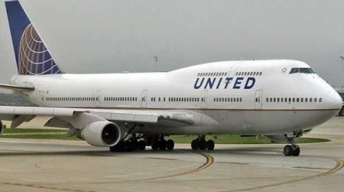 Hứng bão dư luận trên toàn cầu, cổ phiếu United Airlines lao dốc mạnh